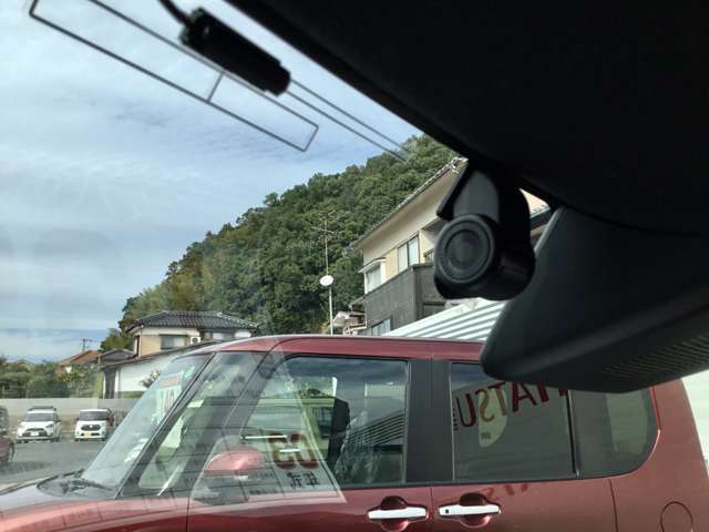 前側ドライブレコーダー付き！これなら万が一の際も録画されているので安心ですね！