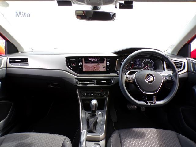 【純正ナビ】一体感のあるナビは、高級感ある車内を演出してくれます。