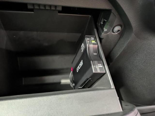 今や必需品となっているETCもグローブBOX内に装着されております。