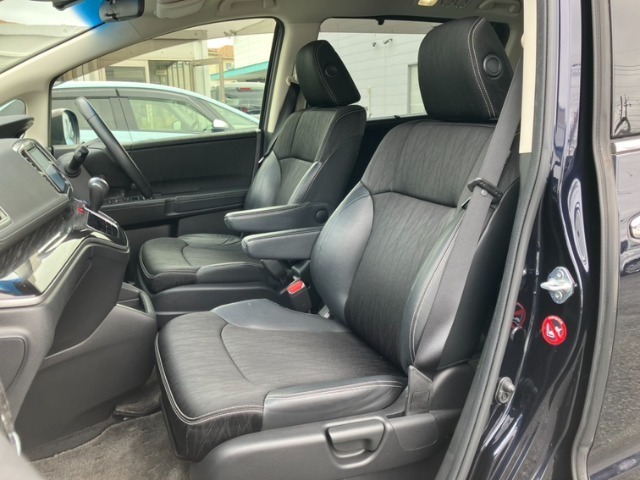 クリーニングをしっかり行っていますので、運転席・助手席どちらもきれいになっております！