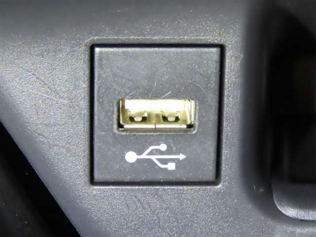 USB端子を装備しております。