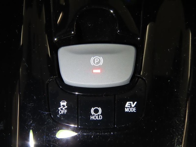 電動パーキングブレーキを装備しております。