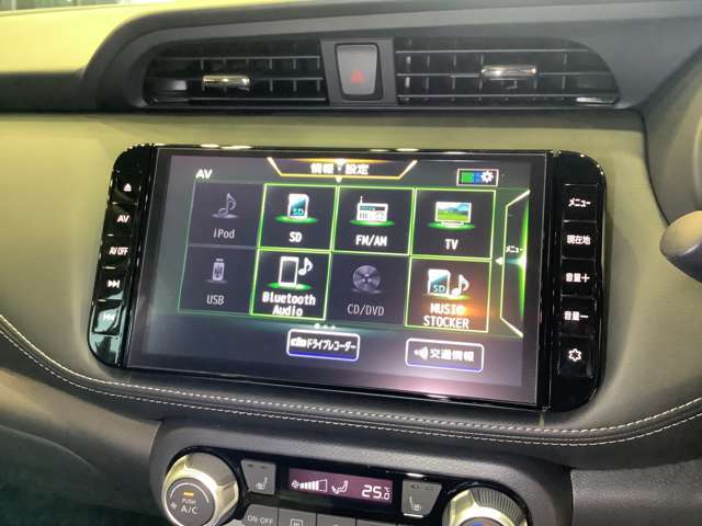案内表示も見易く、クリアな画質を楽しんでいただけるフルセグ地デジTV、Bluetooth、USB接続音楽再生など多数の機能も満載です！！