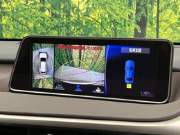 【パノラミックビューモニター】専用のカメラにより、上から見下ろしたような視点で360度クルマの周囲を確認することができます☆死角部分も確認しやすく、狭い場所での切り返しや駐車もスムーズに行えます。