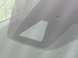 【プリクラッシュセーフティ】前方の車両等を検知し、衝突しそうな時は警報で注意を促し、ブレーキを踏む力をサポート。ブレーキを踏めなかった場合は衝突被害軽減ブレーキが作動、衝突回避をサポートします。