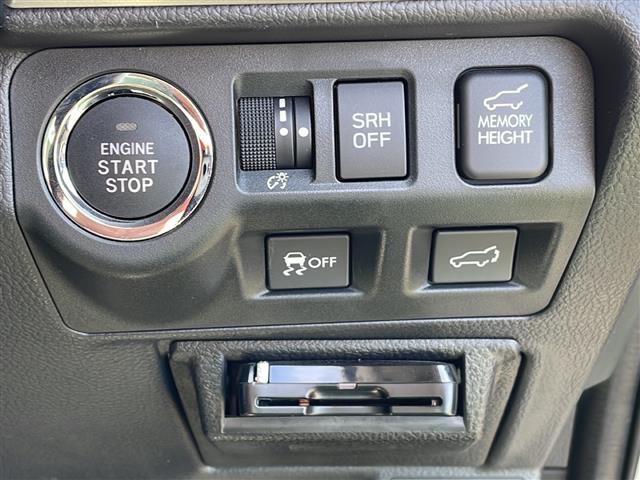 気になる車はすぐにお問い合わせください！画面右側の0066から始まる無料ダイヤルからお問い合わせ下さい！専門スタッフがお車のご質問にお答えいたします！
