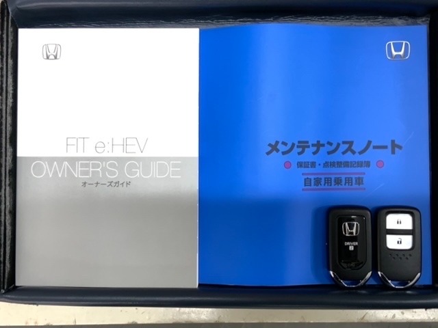 スマートキーは鍵をバッグに入れたままでもドアロックの開閉やエンジンのON・OFFができます。夜間や雨の日も鍵を探さなくて良いので便利です。