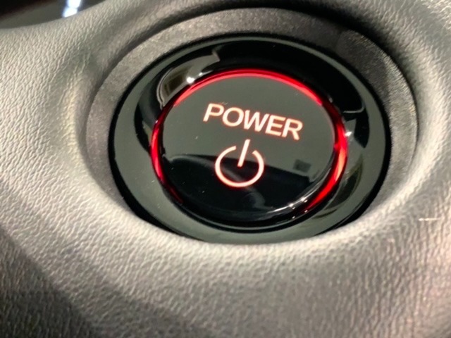 ワンプッシュでエンジンのスタート、ストップが出来て便利です。