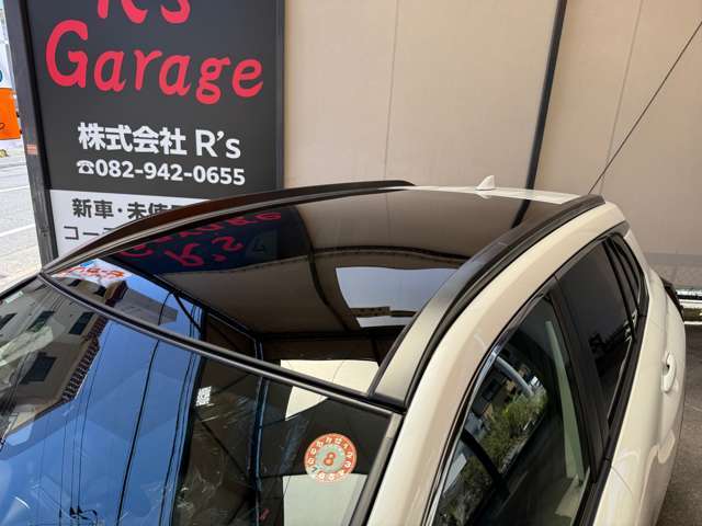 メーカーオプションのパノラマルーフを装着しております。