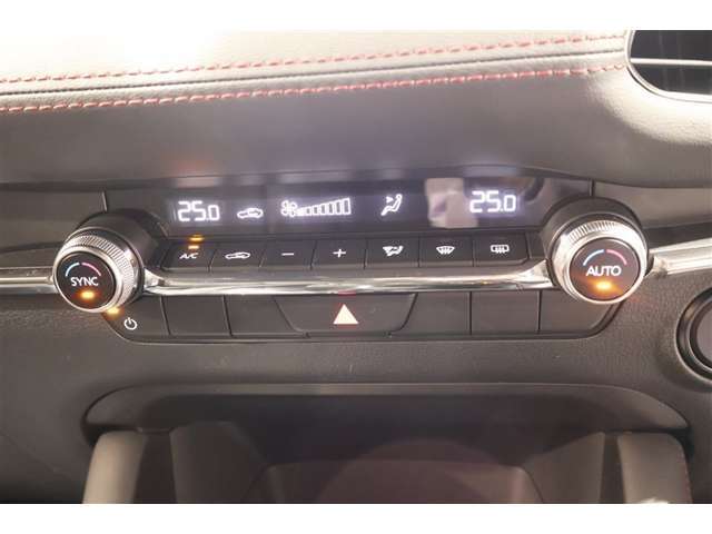 ■オートエアコン■　　室内の温度を設定すると、センサーが室温を感知して、温度、風量を自動的にコントロールし、快適な空間にしてくれます。