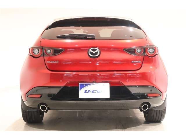 ハイマウントストップランプ採用で、後続車に対して自車の存在をアピールしてくれます！