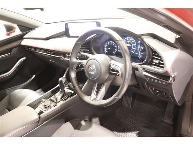 ■見通しのよいすっきりとした視界で、誰でも運転しやすいです。運転のしやすさは疲れにくさにも繋がりますよ♪