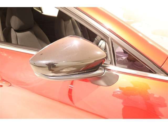 ウィンカー付ドアミラー装備♪デザイン性だけでなく、ドライバーの巻き込み防止など安全運転をサポート致します！対向車や歩行者など周囲からの視認性にも優れていて安心です！