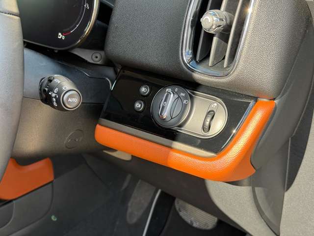 ジョンクーパーワークスサーキットスポーツ2トーン19インチホイール　モルトブラウンレザースポーツシート・メモリー機能付きパワーシート・シートヒーター