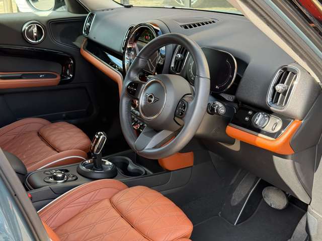 ジョンクーパーワークスサーキットスポーツ2トーン19インチホイール　モルトブラウンレザースポーツシート・メモリー機能付きパワーシート・シートヒーター