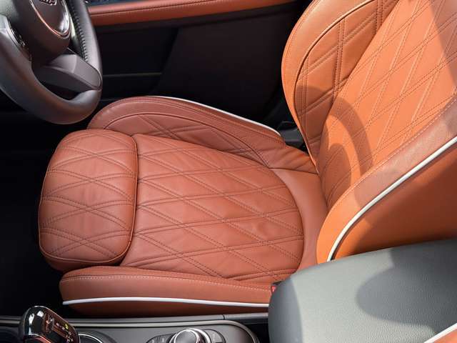 ブラックルーフ＆ドアミラーカバー　パワードリアゲート　純正ドライブレコーダー　純正ナビゲーション　デジタルメーター　ユニオンジャックテールランプ　インテリセーフ