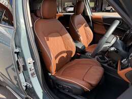 ピアノブラックインテリアサーフェス　コンフォートアクセス　LEDヘッドライト　リアカメラ　前後パーキングセンサー　クルーズコントロール