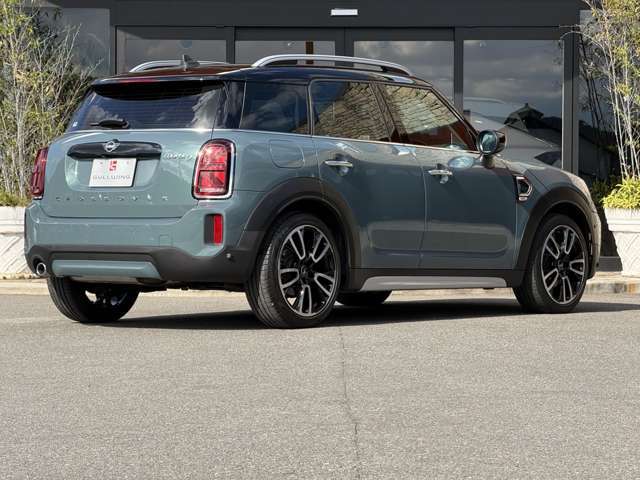 ブラックルーフ＆ドアミラーカバー　パワードリアゲート　純正ドライブレコーダー　純正ナビゲーション　デジタルメーター　ユニオンジャックテールランプ　インテリセーフ