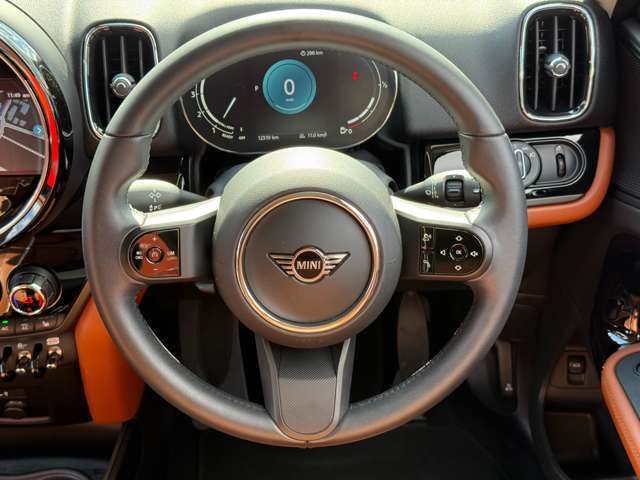 ジョンクーパーワークスサーキットスポーツ2トーン19インチホイール　モルトブラウンレザースポーツシート・メモリー機能付きパワーシート・シートヒーター