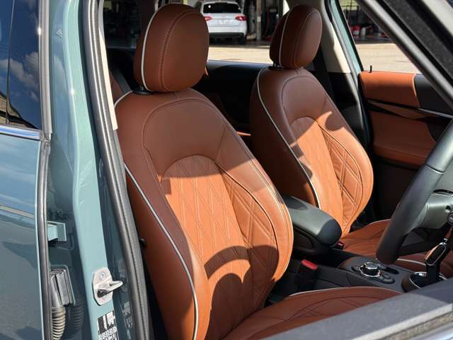 ジョンクーパーワークスサーキットスポーツ2トーン19インチホイール　モルトブラウンレザースポーツシート・メモリー機能付きパワーシート・シートヒーター