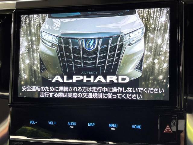 【メーカー純正ナビ】インテリアに溶け込むスタイリッシュな「専用設計」メーカーナビを装備♪視認性や操作性など基本性能にも優れ、より上質なカーライフをお楽しみいただけます。