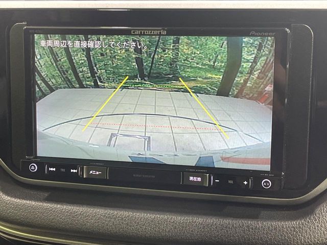 【バックカメラ】駐車時に後方がリアルタイム映像で確認できます。大型商業施設や立体駐車場での駐車時や、夜間のバック時に大活躍！運転スキルに関わらず、今や必須となった装備のひとつです！