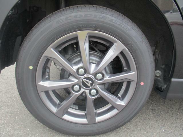 タイヤは純正の14インチのアルミホイールです。