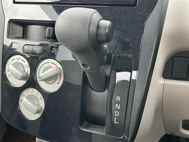 【シフトレバー】シフトも操作しやすく快適なドライブを楽しんでいただけます！