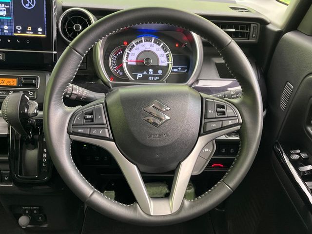 【純正革巻きステアリング】上質な革を使用することで、手にしっかり馴染みとても運転しやすいハンドルです♪