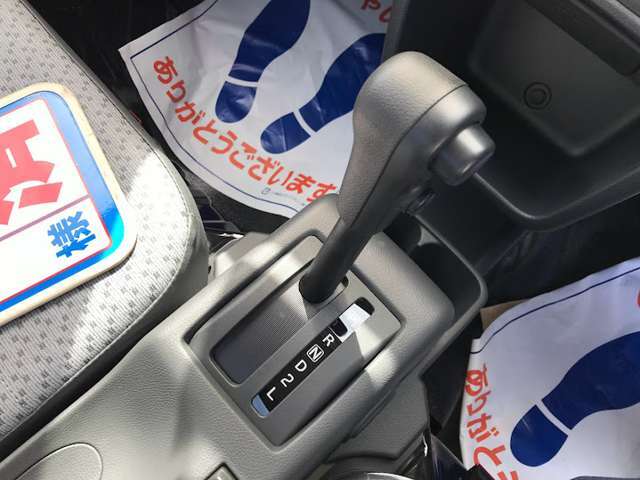 簡単操作のオートマチックシフトレバーです！