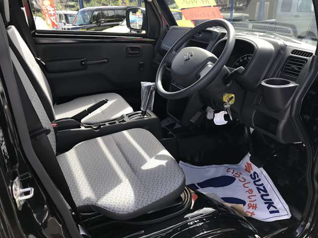 運転席はドライバーの居心地や運転の快適性を左右する大切な場所です。