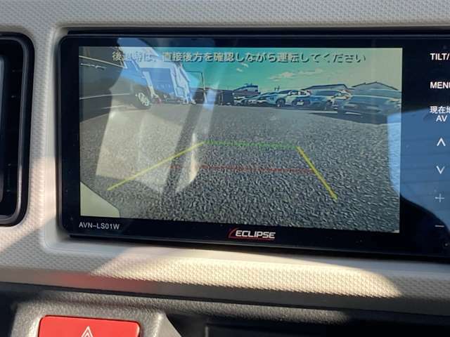 ナビにはバックカメラも付いてバック駐車が苦手な方も安心して駐車出来ます。