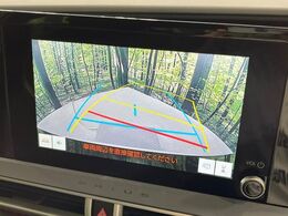 【バックカメラ】駐車時に後方がリアルタイム映像で確認できます。大型商業施設や立体駐車場での駐車時や、夜間のバック時に大活躍！運転スキルに関わらず、今や必須となった装備のひとつです！