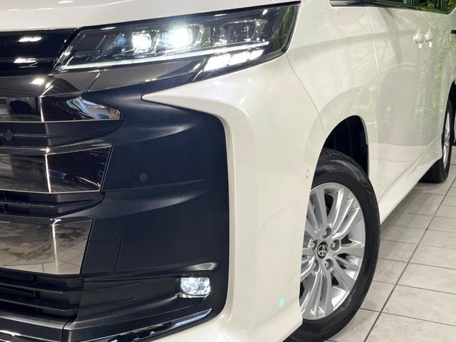 【LEDヘッドライト】悪天候や夜間走行時も良好な視界を確保し安心して運転できる高輝度LEDヘッドライトを装備！点灯速度が早く、消費電力も抑えられています。