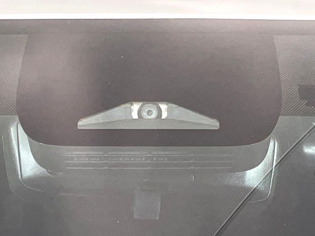 【トヨタセーフティセンス】走行中に前方の車両等を認識し、衝突しそうな時は警報とブレーキで衝突回避と被害軽減をアシスト。より安全にドライブをお楽しみいただけます。