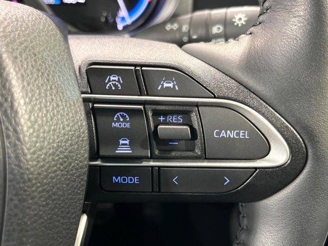 【レーダークルーズコントロール】高速道路での長距離走行が楽に！！自動で速度を保つクルーズコントロールが、衝突軽減システムと連携し、前方の車両を感知して車間を保つように速度調節してくれます！！