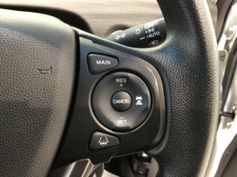 【アダプティブ・クルーズ・コントロール】予め設定した車速内でクルマが自動的に加減速。 前走車との適切な車間距離を維持しながら追従走行し、高速道路でのドライバーの疲労を軽減してくれる嬉しい機能付♪