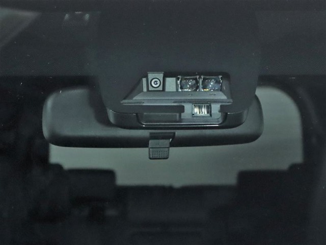 プリクラッシュセーフティシステム装備：進路上の先行車をレーザーレーダーと単眼カメラで検出！衝突の回避や衝突被害の削減をサポートします！