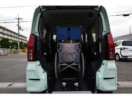 私たちは福祉車両の専門家です。数多くの実績から様々なアドバイスが得意です。詳しくは当社ホームページにて。「坂出自動車」で検索して下さい。※車いすは見本です。