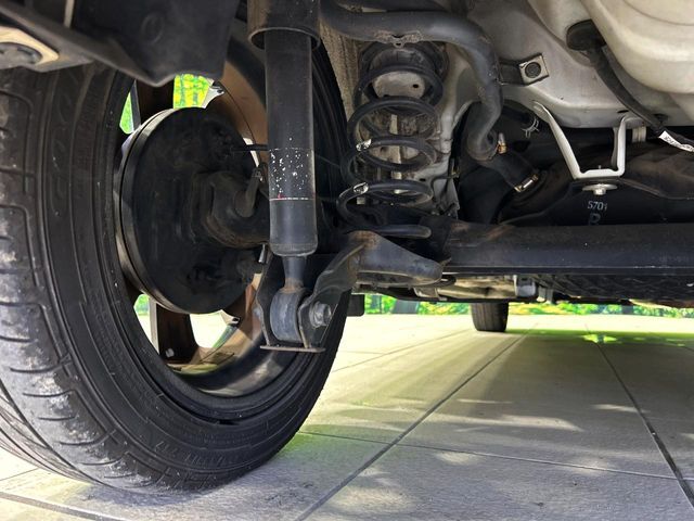 お車を安心してお乗りいただく為には、足回りの定期点検が欠かせません。サービスサポート（有償保証）では無料点検もご提供しており、安心のカーライフをお過ごしいただけるサポート体制が整っています。