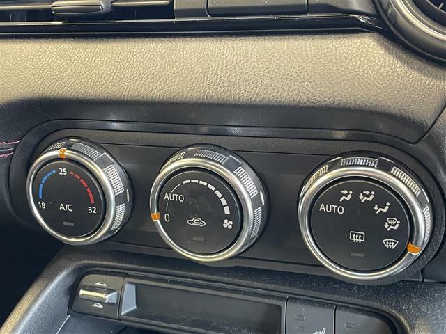 【オートエアコン】簡単操作で車内の温度を保ってくれます。快適なドライブをお楽しみいただけます！