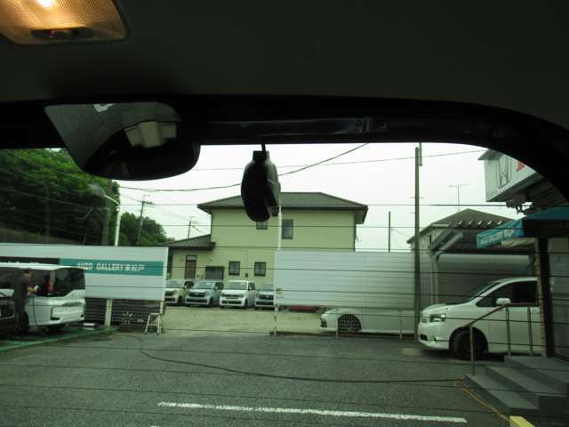 前だけではなく後方にもドライブレコーダーが装備されています！