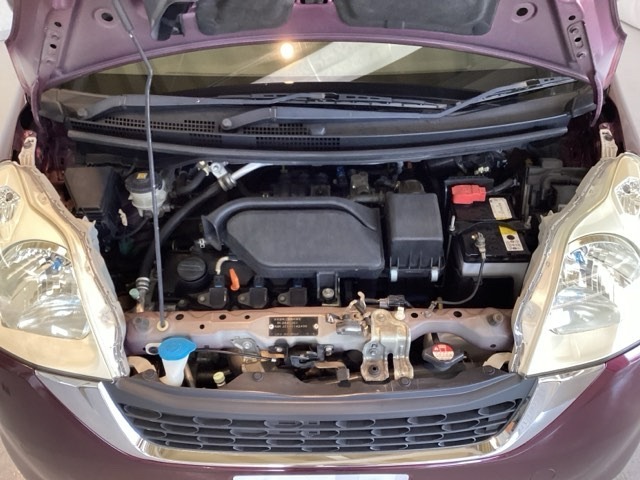 ホンダスタッフがしっかり整備して保証付きにてお渡し致します。エンジンルーム＆室内ルームともにクリーニング済みで清潔です。快適なドライブをお楽しみください。