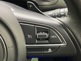 【アダプティブクルーズコントロール】高速道路での長距離走行が楽に！！自動で速度を保つクルーズコントロールが、衝突軽減システムと連携し、前方の車両を感知して車間を保つように速度調節してくれます！！