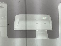 【スズキ　セーフティサポート】走行中に前方の車両等を認識し、衝突しそうな時は警報とブレーキで衝突回避と被害軽減をアシスト。より安全にドライブをお楽しみいただけます。