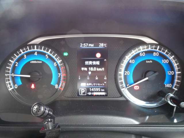 メーター中央のカラー液晶には様々な情報を表示します！！