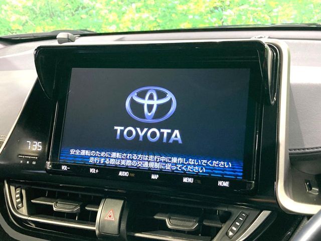 【純正ナビ】人気の純正ナビを装備しております。ナビの使いやすさはもちろん、オーディオ機能も充実！キャンプや旅行はもちろん、通勤や買い物など普段のドライブも楽しくなるはず♪