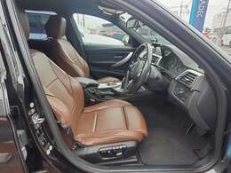 茶色の革調シートカバーです！通常は黒系の布シートになります！