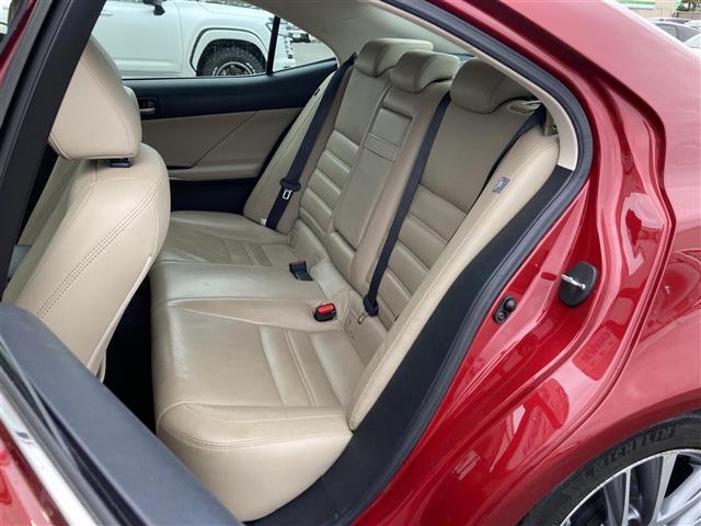 【　セカンドシート　】2列目も広々お乗りいただけます♪