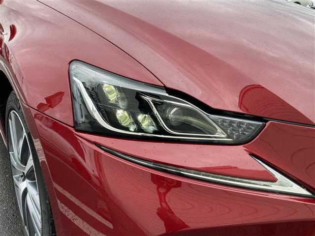 【　LEDヘッドライト　】悪天候や夜間の走行も視界良好で安心してお乗りいただけます。